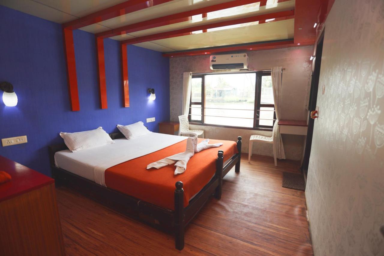 Hotel Harmony Houseboats Alappuzha Esterno foto