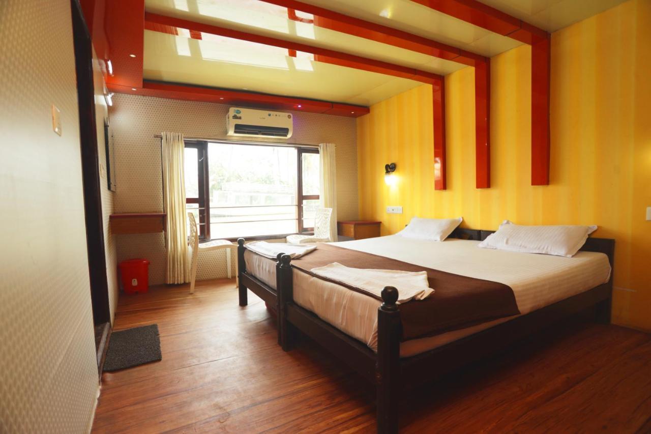 Hotel Harmony Houseboats Alappuzha Esterno foto