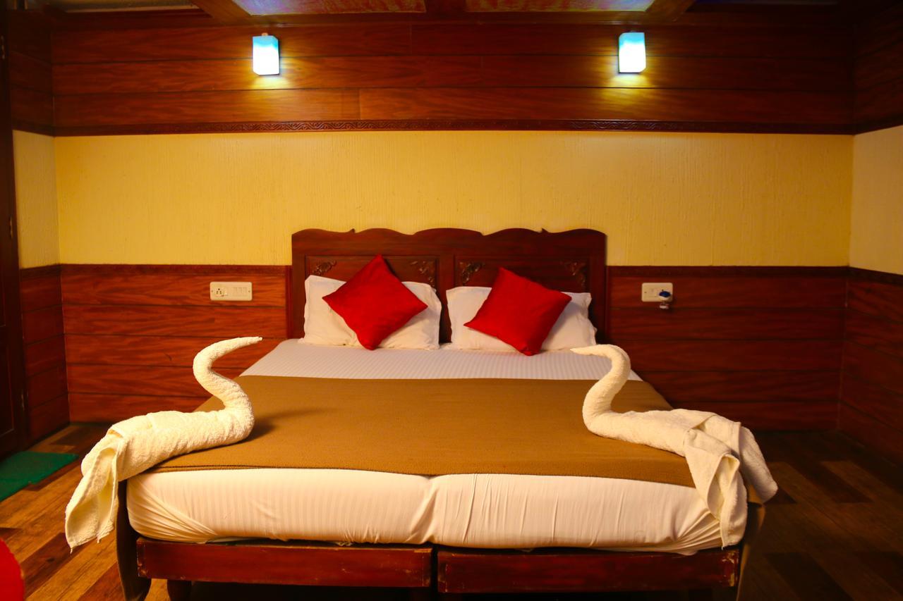 Hotel Harmony Houseboats Alappuzha Esterno foto