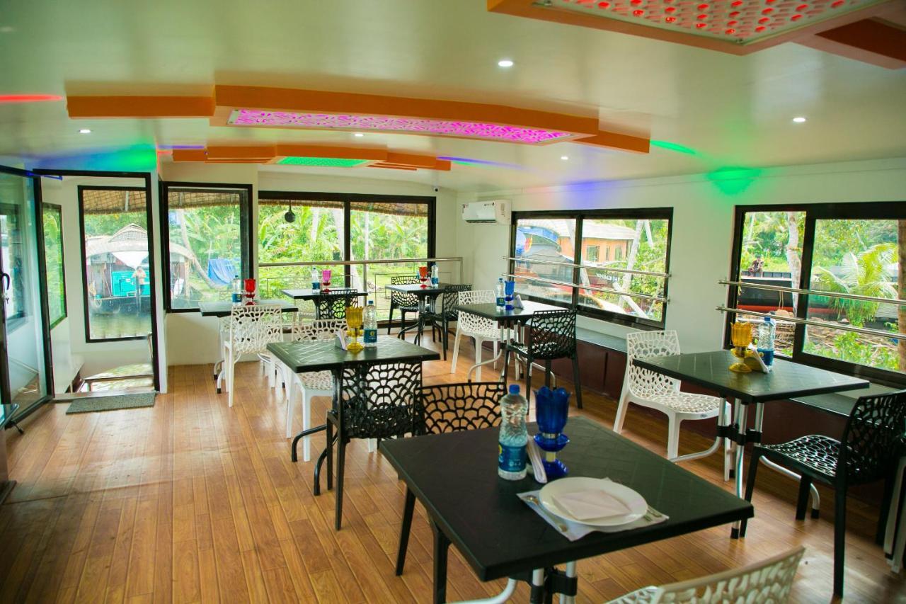Hotel Harmony Houseboats Alappuzha Esterno foto